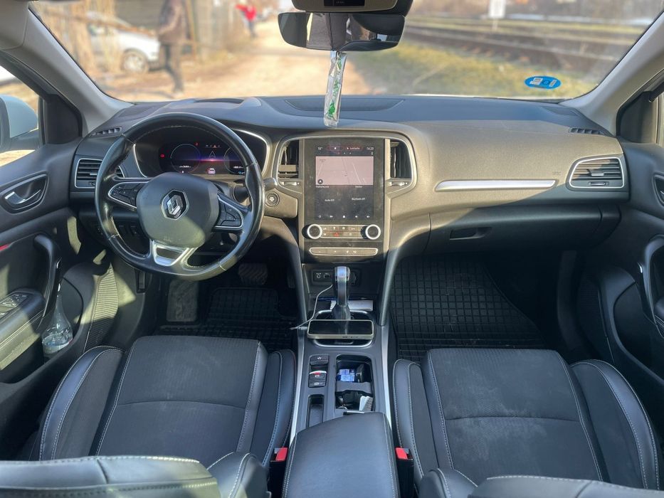 Renault Megan E-TECH PLUG-IN HYBRID 2021