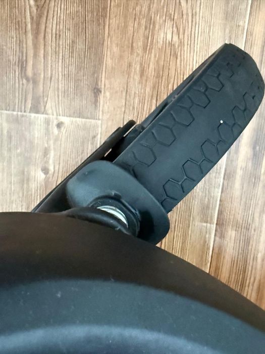 Срочно продам Коляска прогулочная Uenjoy Atmos