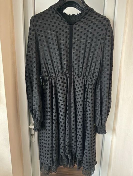 Rochie eleganta din voal cu buline de catifea