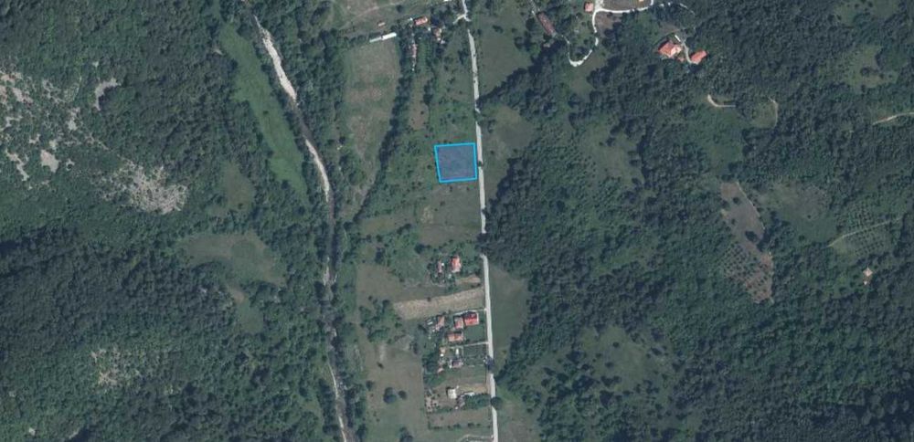 Парцел на главен път Тетевен -Рибарица