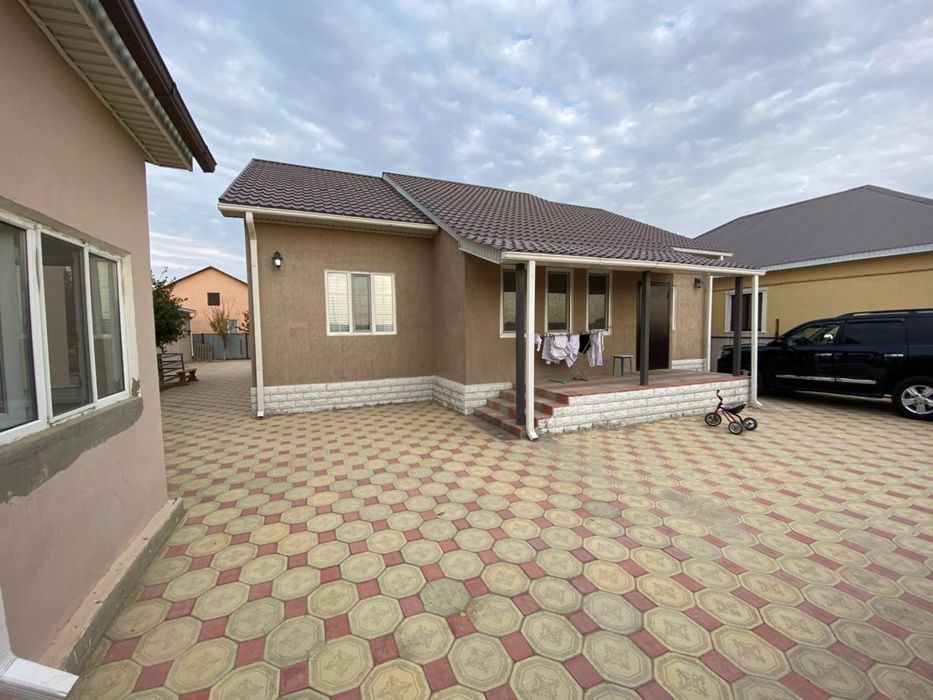 Дом со времянкой и гаражом