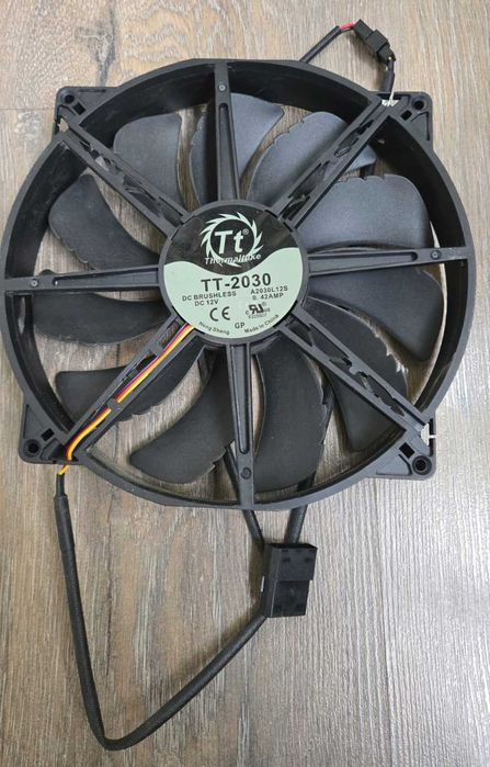 Вентилятор 200мм Thermaltake tt 2030