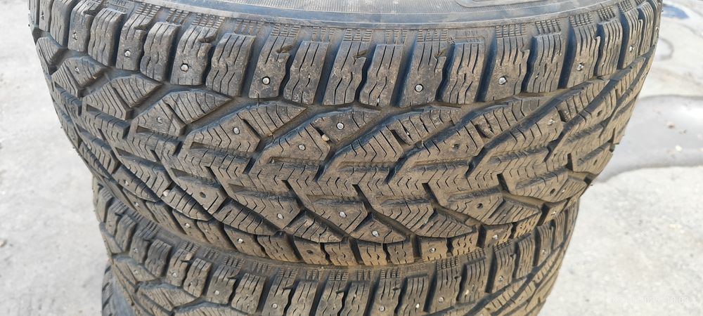 Продам шины зимние.