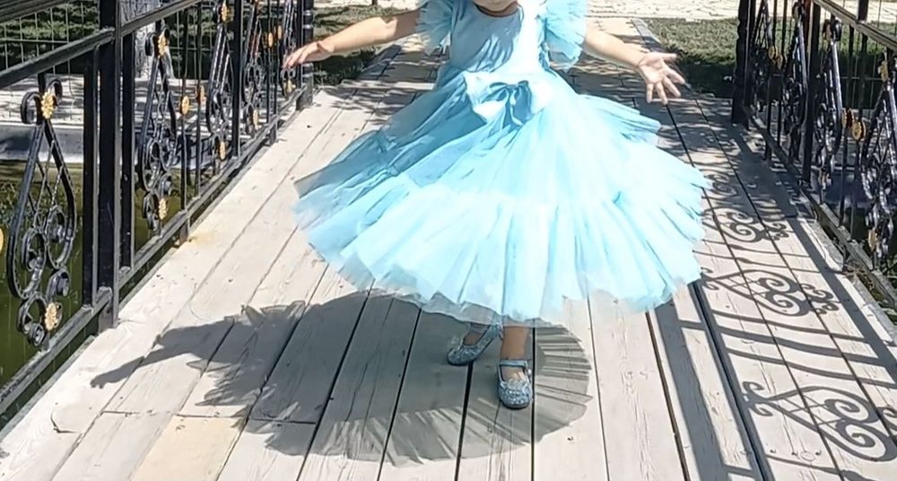 Платье для девочку  от 4 до 6 лет