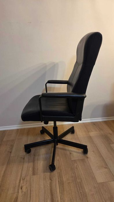 Офис стол въртящ MILLBERGET