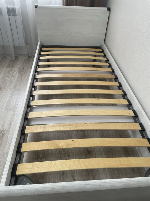 Кровать односпальная 90 на 200