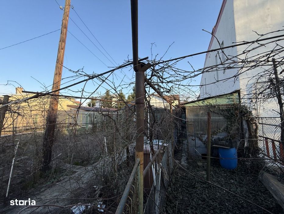 Casa demolabila/renovabila langa Lacul Grivita