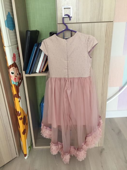 Нарядное платье со шлейфом