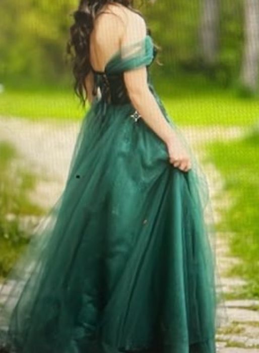 Официална рокля за абитуриентски бал