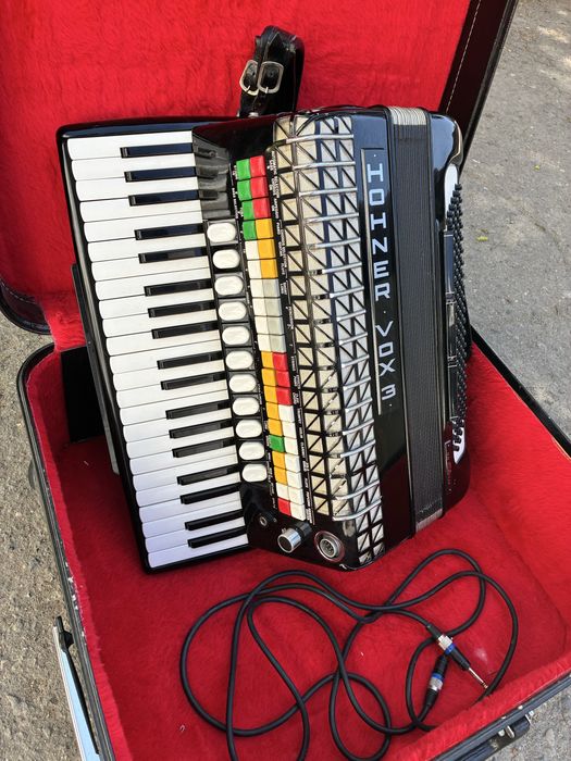 Acordeon Hohner Atlantic IVN deluxe cu 120 de basi