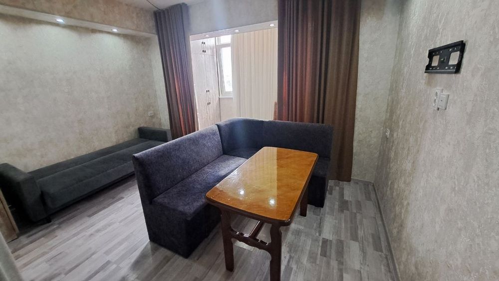 Юнусабад 2 квартал. Продается квартира  1/3/4