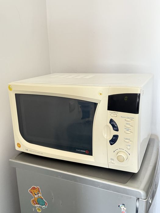 Микроволновка LG robo grill and golden eye