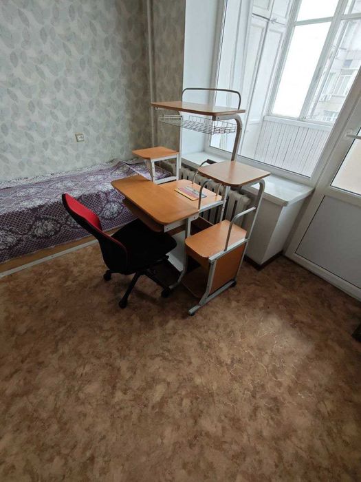 Бесплатно шкаф и стол компьютерный