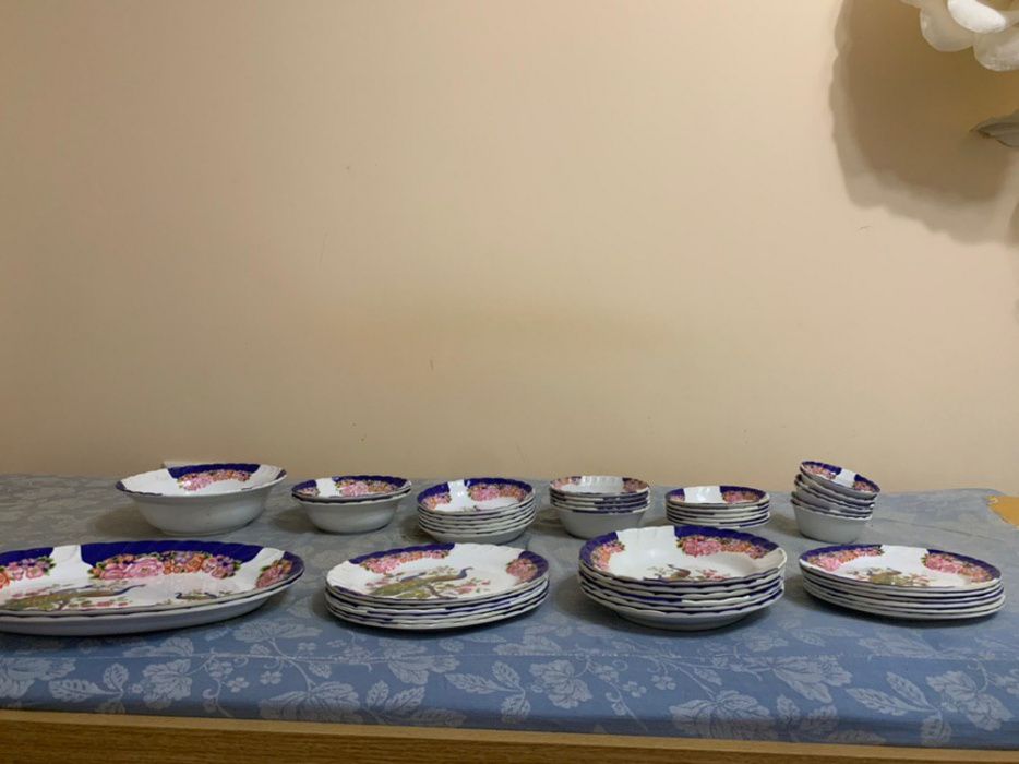 Продается комплект посуды новый