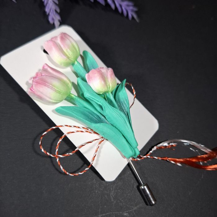 Brosa martisor handmade buchet lalele Fimo