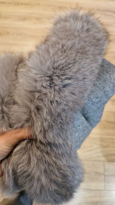 Вълнено палто с богата яка от лисица