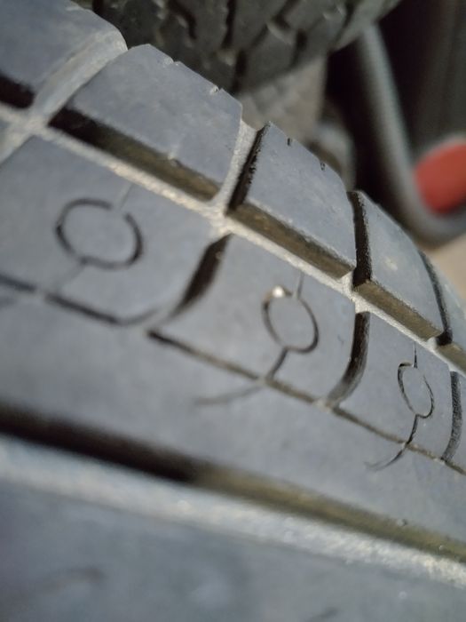 Anvelope  vara si iarna cu jenti plus capace originale