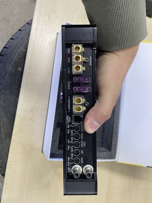 Усилитель моноблок для свбуфера 900 ватт.