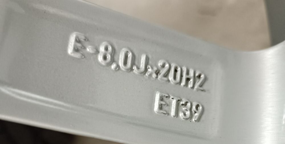 Оригинални джанти с гуми зимни 20 цола за Audi Q5 SQ5.