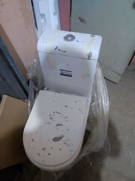 Продам унитаз монолитный