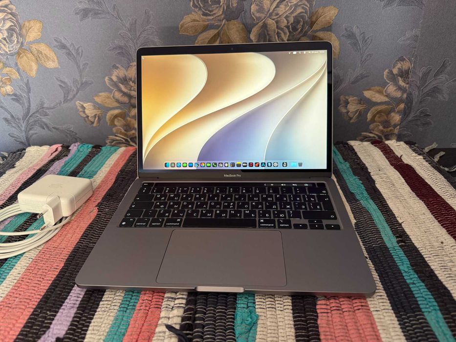 MacBook Pro 13 m1. 8/256gb. Идеальное состояние.