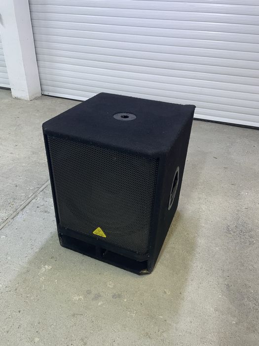 Активна Behringer 18”