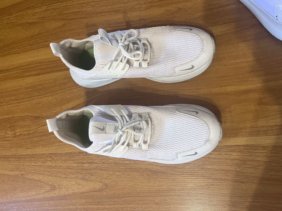 Маратонки Адидас, Найк