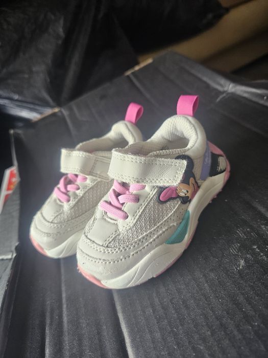 Vând adidasi fetițe