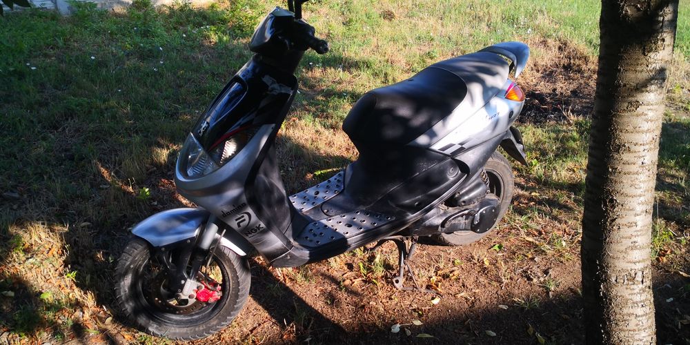 Vând scuter Peugeot 49