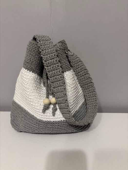 Претени чанти от памучно и полиестерно макраме