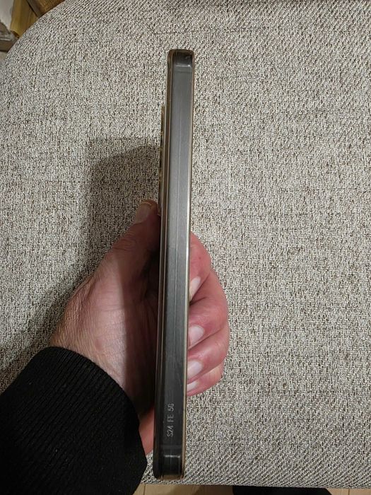 Продавам Samsung Galaxy S24 FE