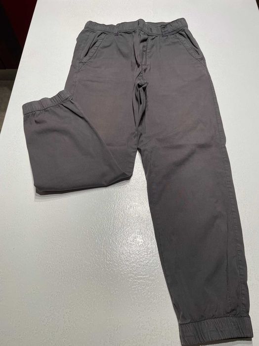 Продавам дънкови панталони ZARA за момче  ръст 140 см.