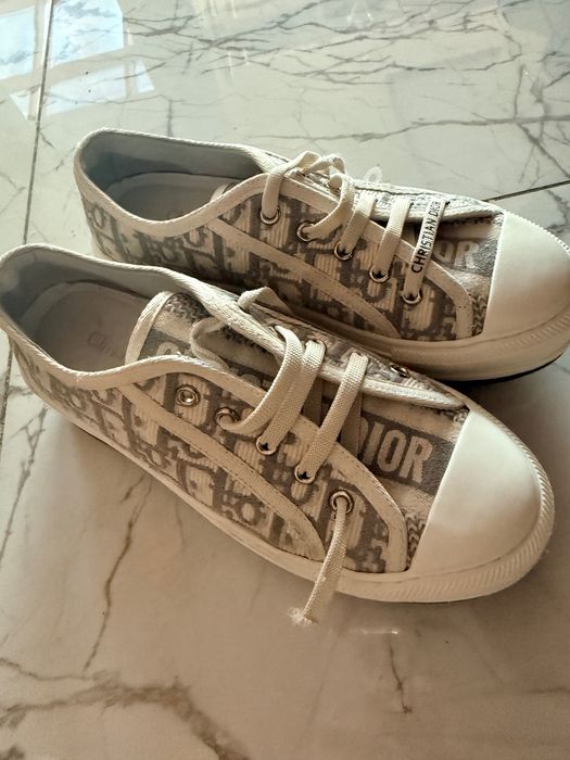 Moschino сникърс и Диор маратонки