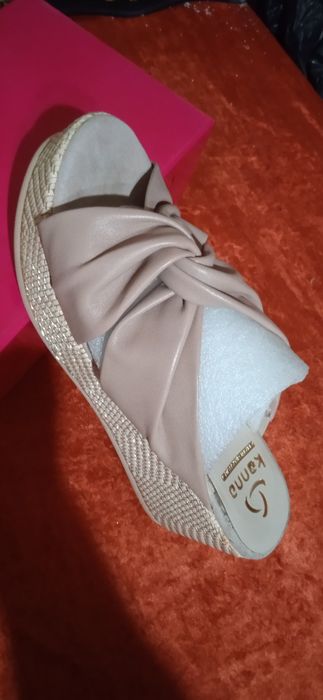 Босоножки женские