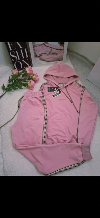 Дамски розов екип