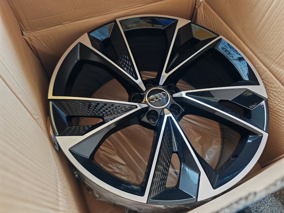 Vand jante de aliaj pentru Audi pe 18 marca carbonado