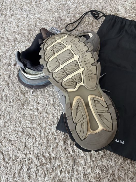 balenciaga track