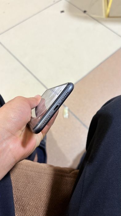 Продам IPhone 11