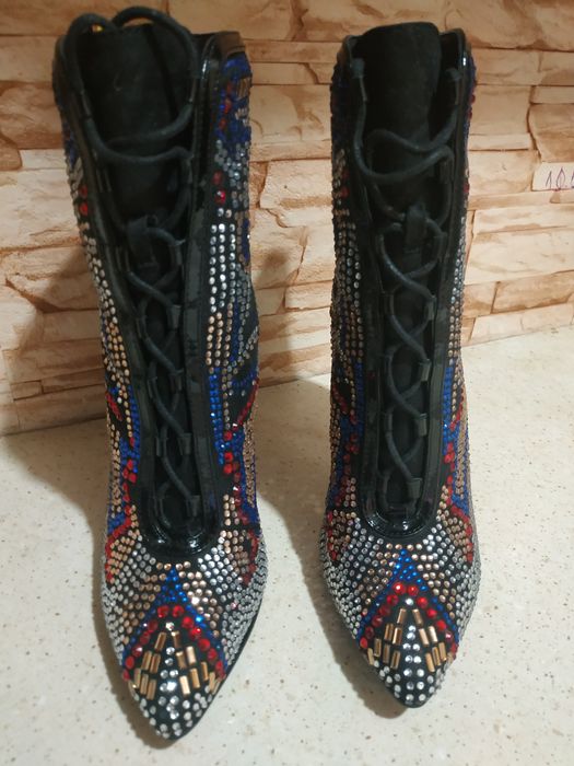 Предлагам дамски боти на Sergio Rossi