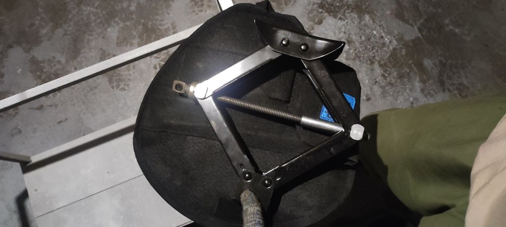 набор домкрата и балонного ключа