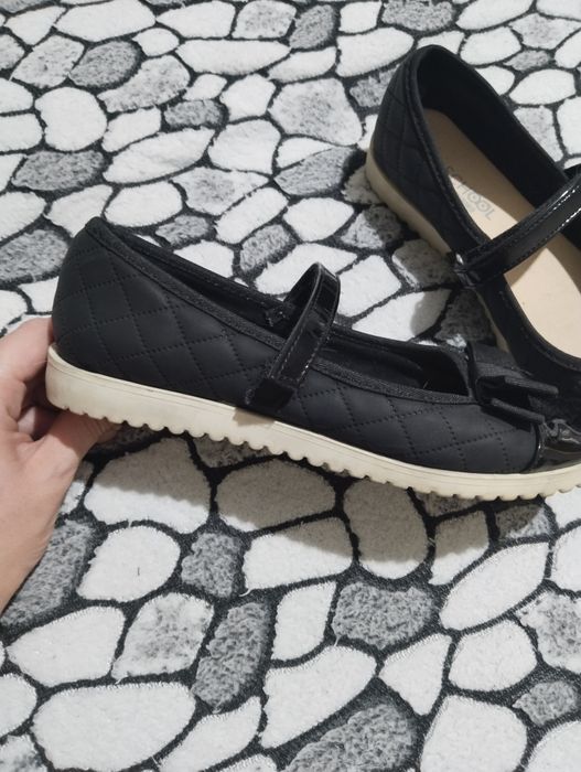 Продам обувь на девочку