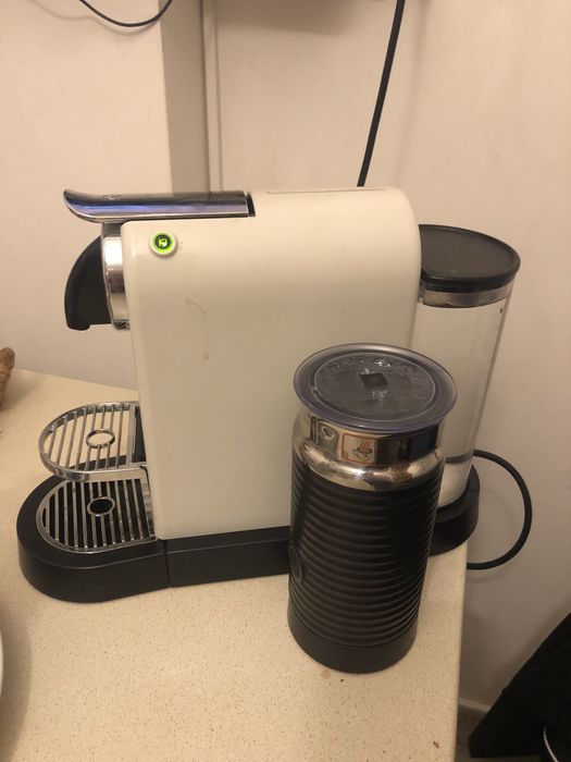 Aparat espressor Delonghi Nespresso,cu capsule