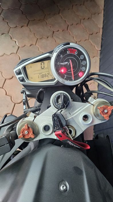 Мотоцикл triumph speed triple