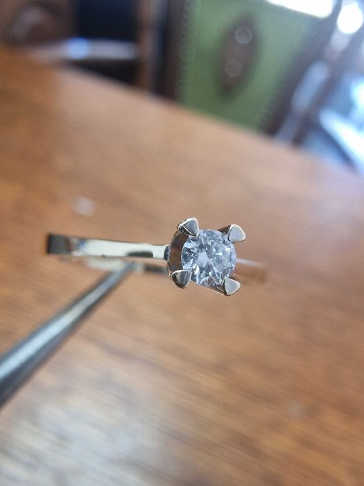 Руски Дамски Златен Пръстен със 100% НАТУРАЛЕН ДИАМАНТ