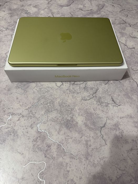 Macbook neo yellow