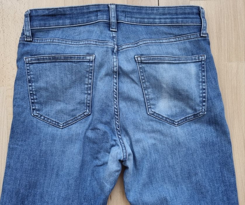Vând Blugi Uniqlo Jeans