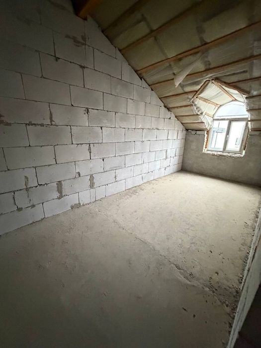 3хоналик мансарда крытый рынок 96квм