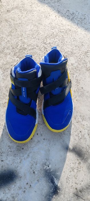 Adidasi baschet Tarmak marimea 36 fete copii baieti