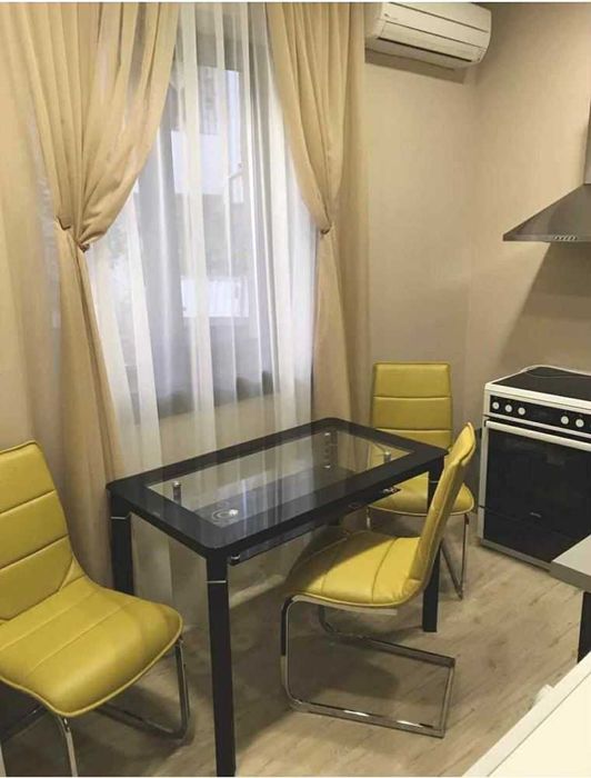 Дава се под наем Двустаен апартамент в София, Център - 60 кв.м за 796.62 € - Снимка #2