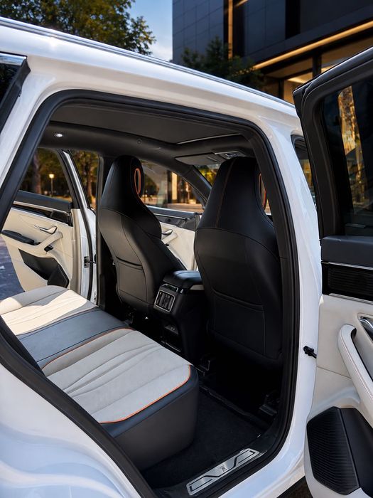 BYD Song Plus Flagship. 2023 оқ-ранг